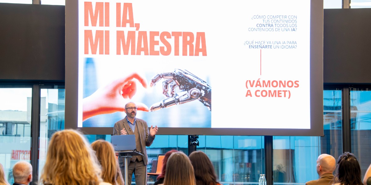 Antonio Martín en su ponencia sobre las ventajas e inconvenientes de la IA en el aprendizaje de ELE. IV Congreso Anaya del Español.